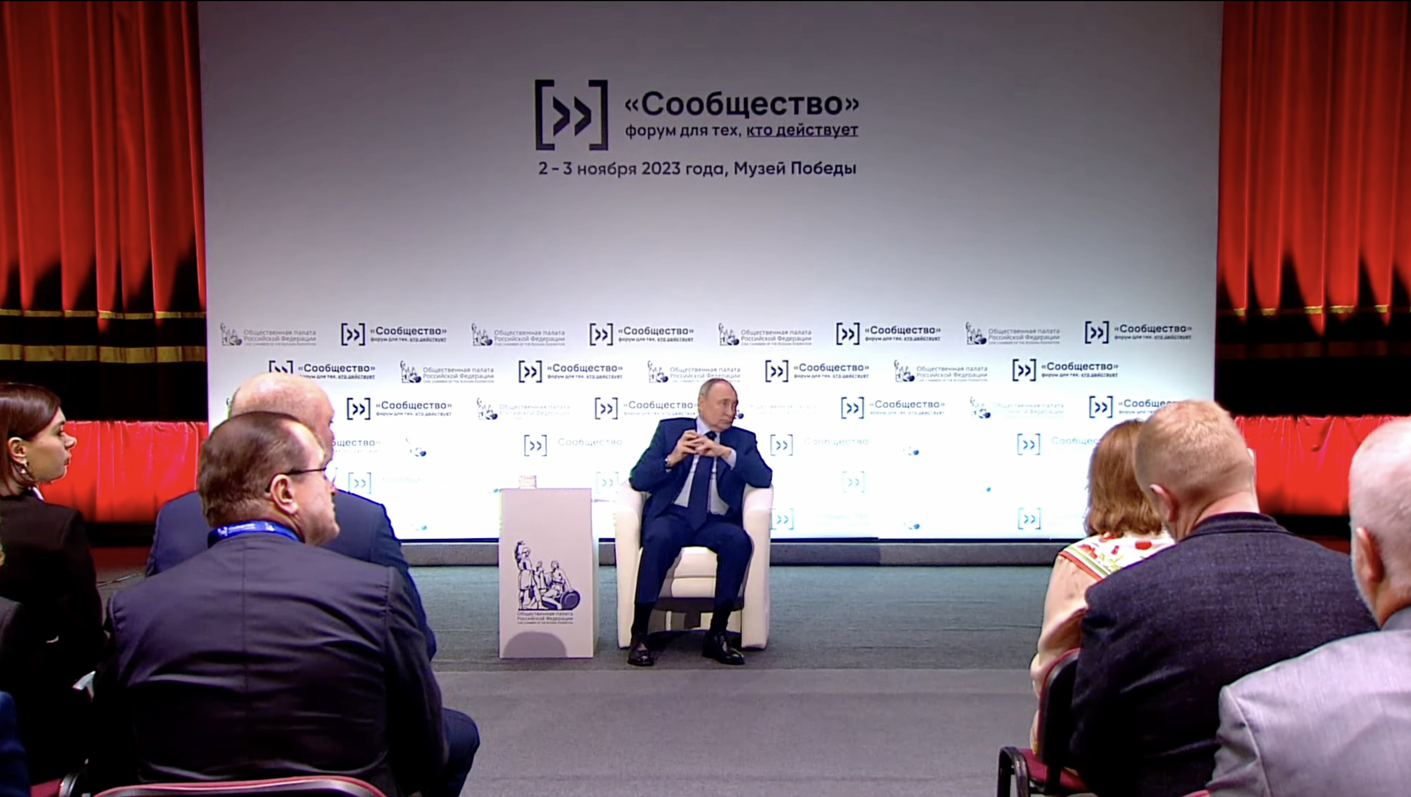 Президент России поддержал возведение в Новой Москве межконфессионального центра и прокомментировал события в Махачкале