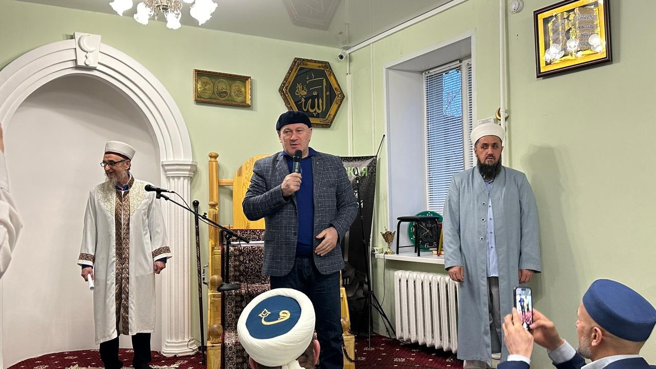 Тысячи мусульман в Екатеринбурге отметили окончание Рамадана 