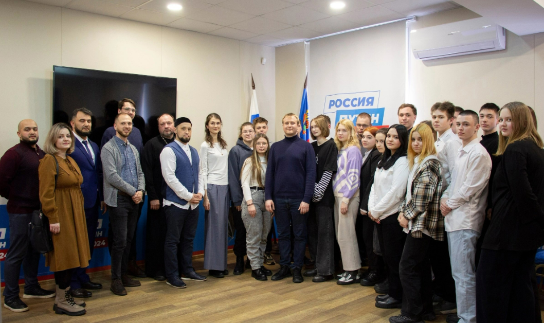 Членам Межконфессионального молодёжного клуба Кузбасса рассказали о поддержке участников СВО