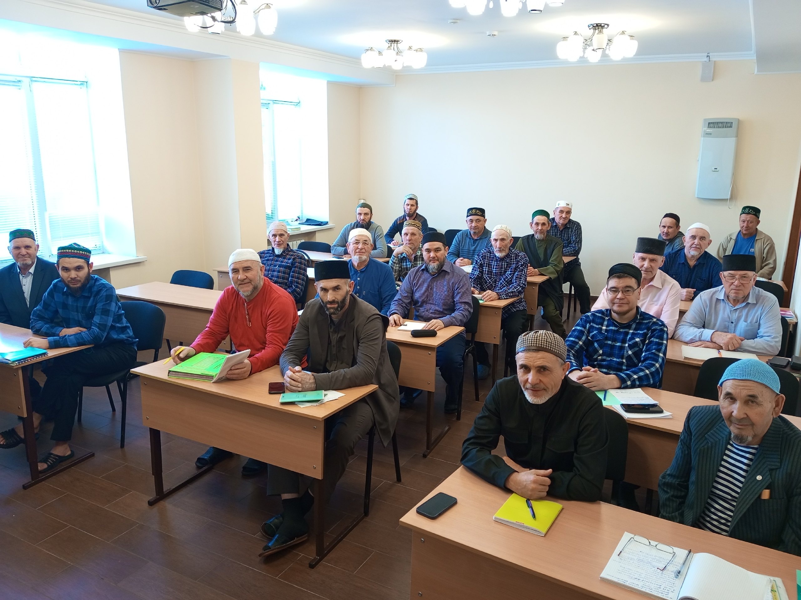 Имамы  Духовного центра имени Зайнуллы ишана Расулева приняли участие в десятидневных курсах повышения квалификации