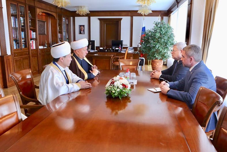 THE GOVERNOR OF THE TOMSK OBLAST MET THE HEAD OF THE SPIRITUAL ASSAMBLEY OF MUSLIMS OF RUSSIA