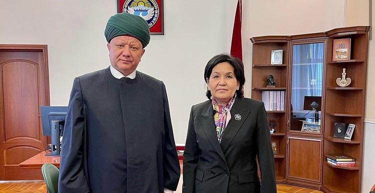ألبير حضرة كرغانوف التقى بسفيرة قيرغيزستان لدى روسيا الاتحادية