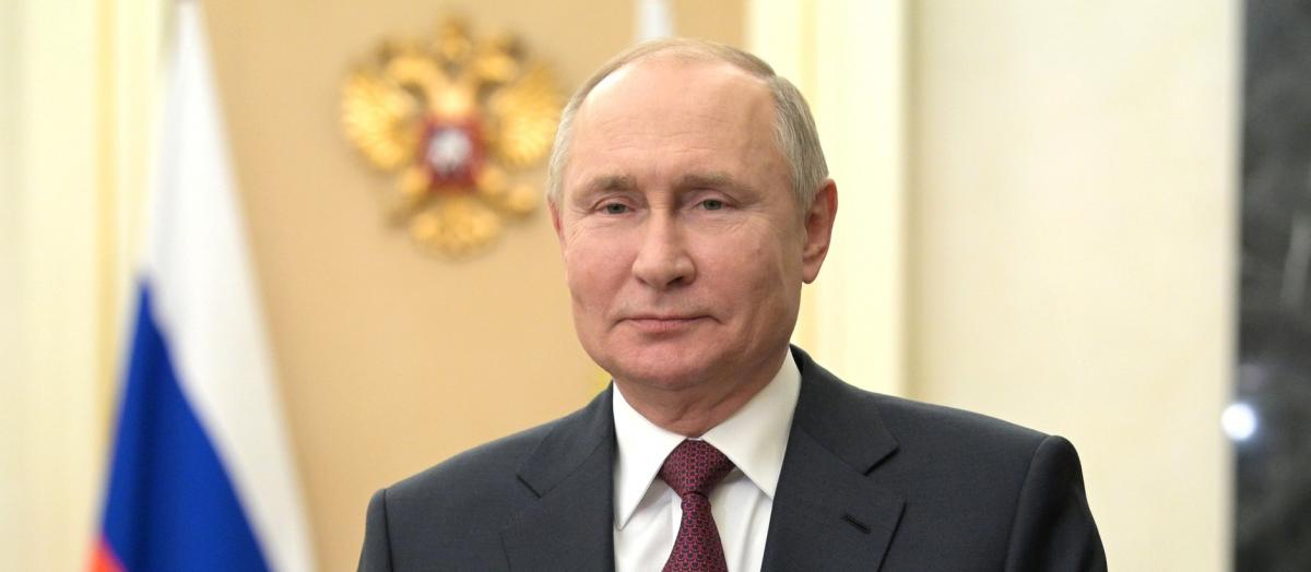 Президент России Владимир Путин поздравил главу ДСМР с Днем России