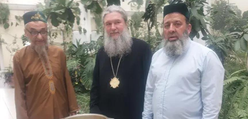 В Курбан-байрам муфтий угостил митрополита парным мясом из казана