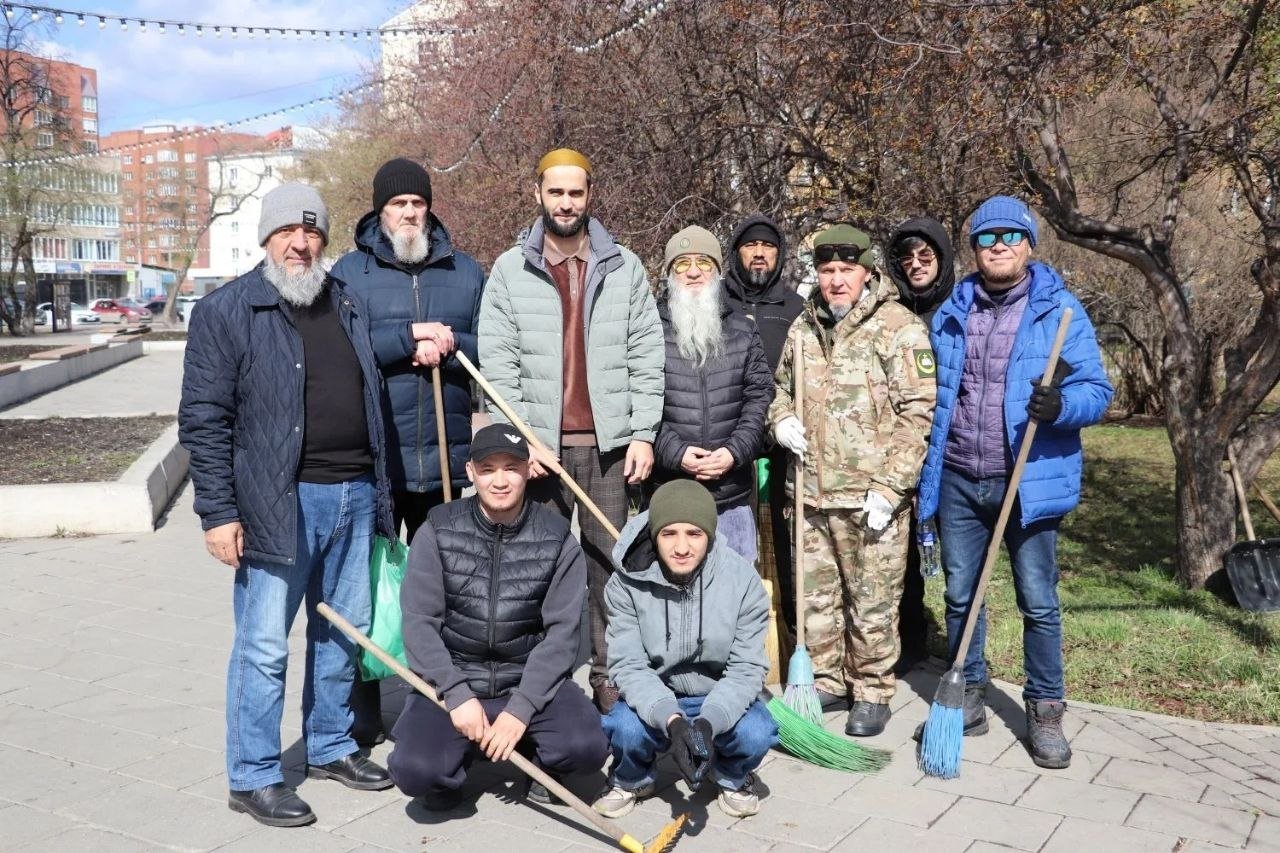 В Екатеринбурге мусульмане и православные провели совместный субботник к 9 мая