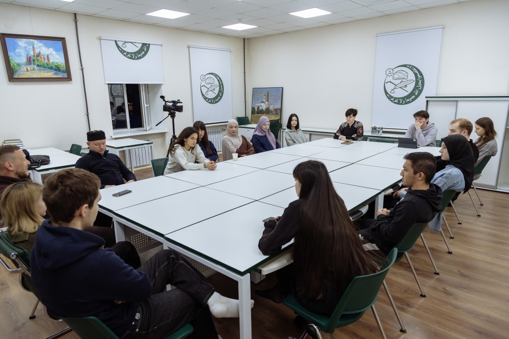 В резиденции Московского Муфтията прошла встреча членов Дискуссионного молодежного мусульманского клуба