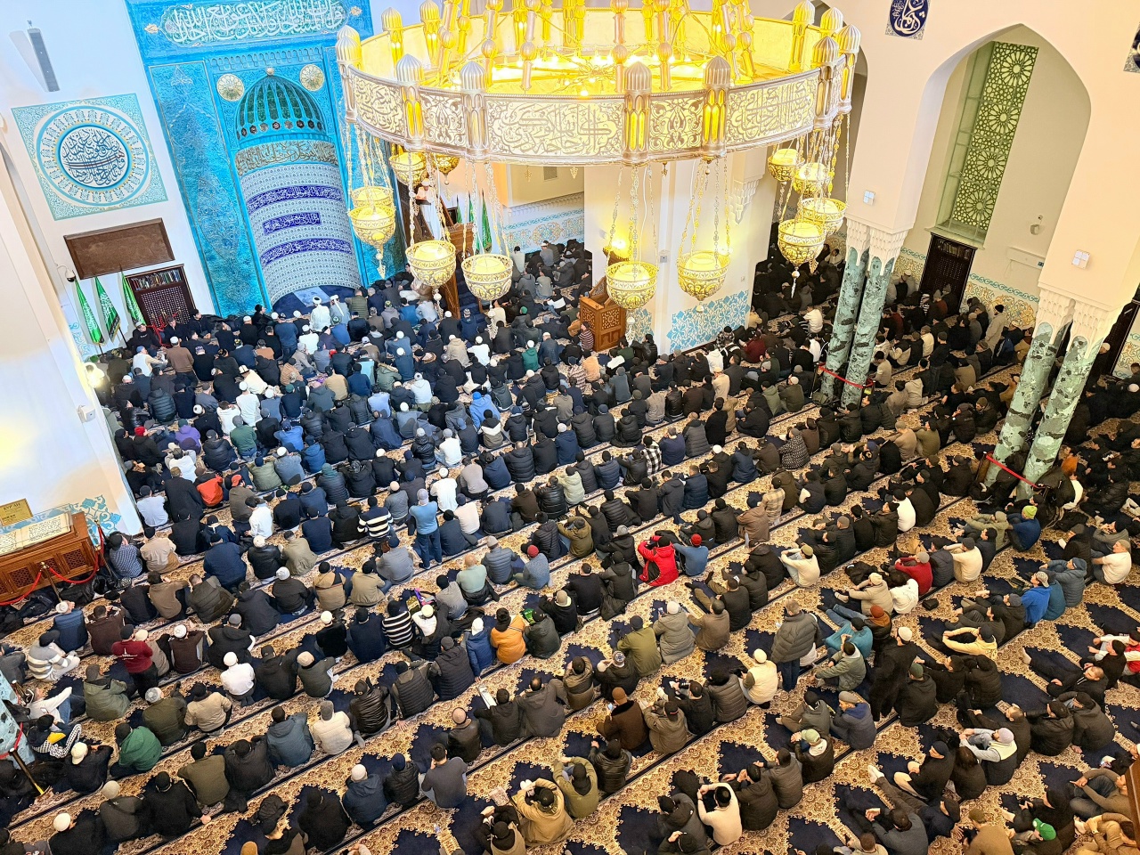 Более ста тысяч мусульман в Санкт-Петербурге отметили окончание месяца Рамадан