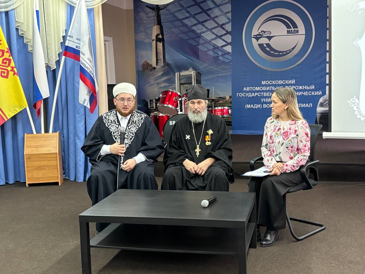 Муфтий Чувашии Ильяс хазрат Сафиянов принял участие в работе круглого стола «Религиозные традиции и семейные ценности»