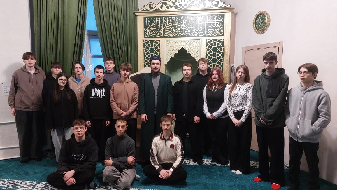Шаг навстречу традициям: студенты МАУ на экскурсии в Исламском центре Полярного