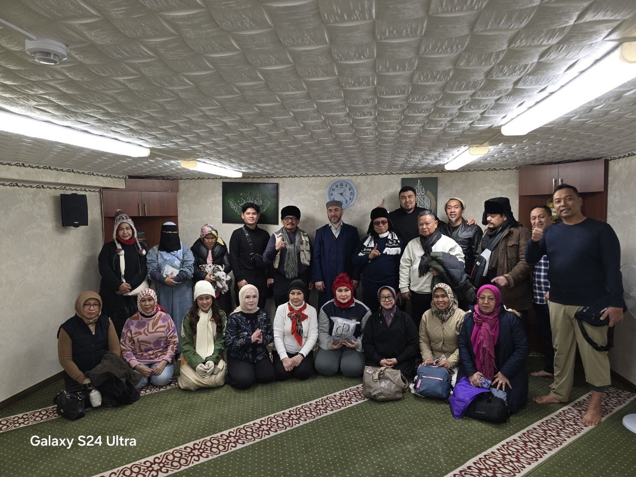 Гости из Индонезии посетили Мурманскую мечеть