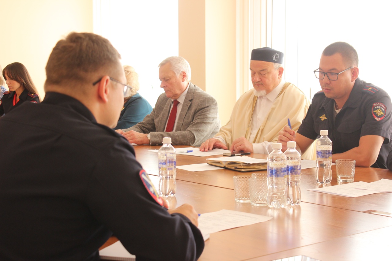 Рассмотрены актуальные вопросы взаимодействия граждан и полиции в Иркутской области