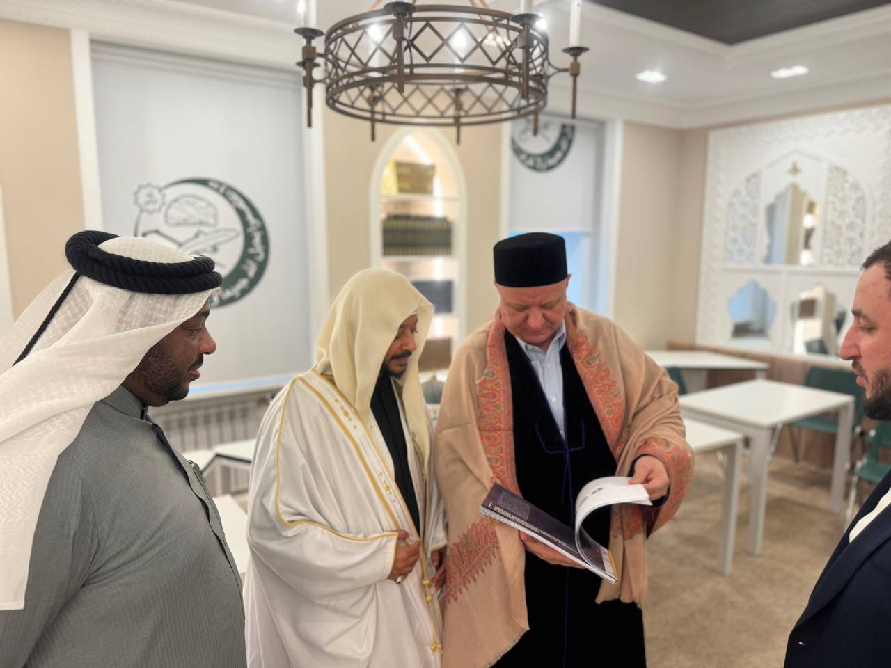 Муфтий Альбир хазрат Крганов встретился с членом высшего совета по исламским делам Королевства Бахрейн Шейхом Ибрахимом аль-Мурейхи