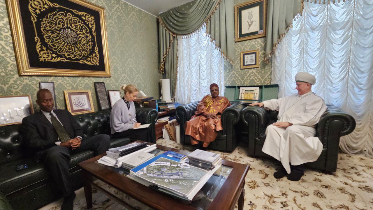 Глава ДСМР, муфтий Альбир хазрат Крганов встретился с Чрезвычайным и Полномочным Послом Республики Гамбия в РФ