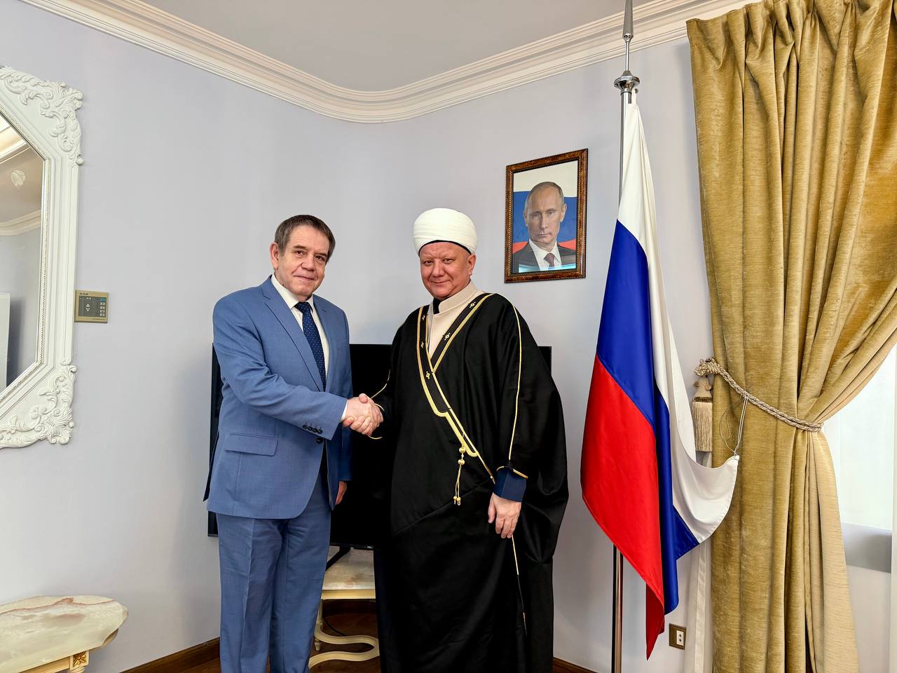 Глава ДСМР встретился с российским послом в Саудовской Аравии