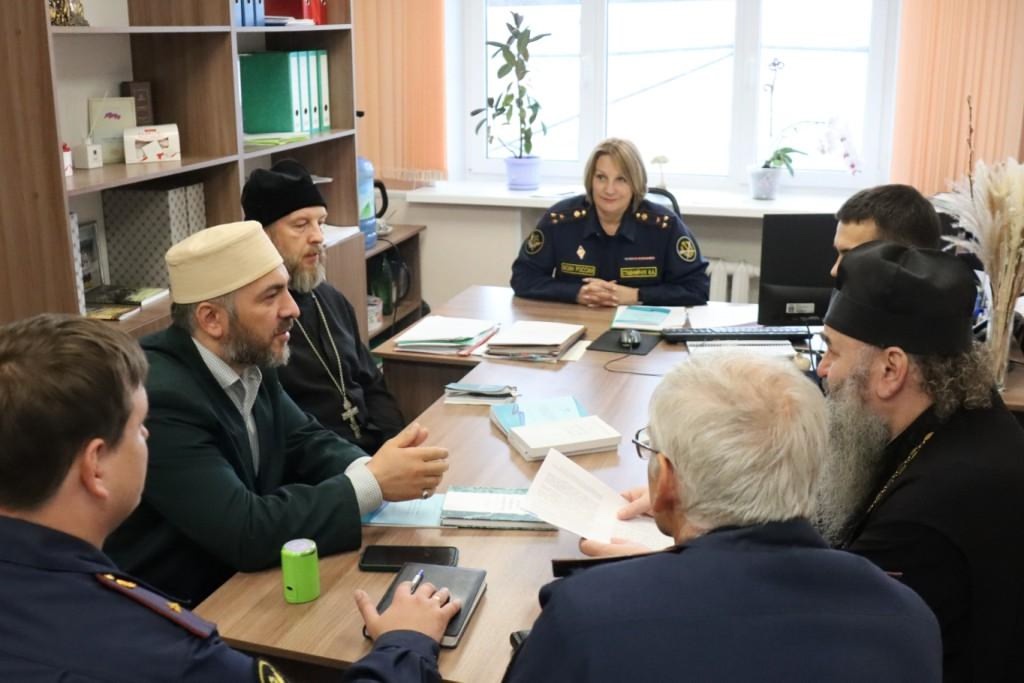 В Мурманске обсудили сотрудничество по недопущению возникновения межэтнической и межконфессиональной напряженности среди осужденных