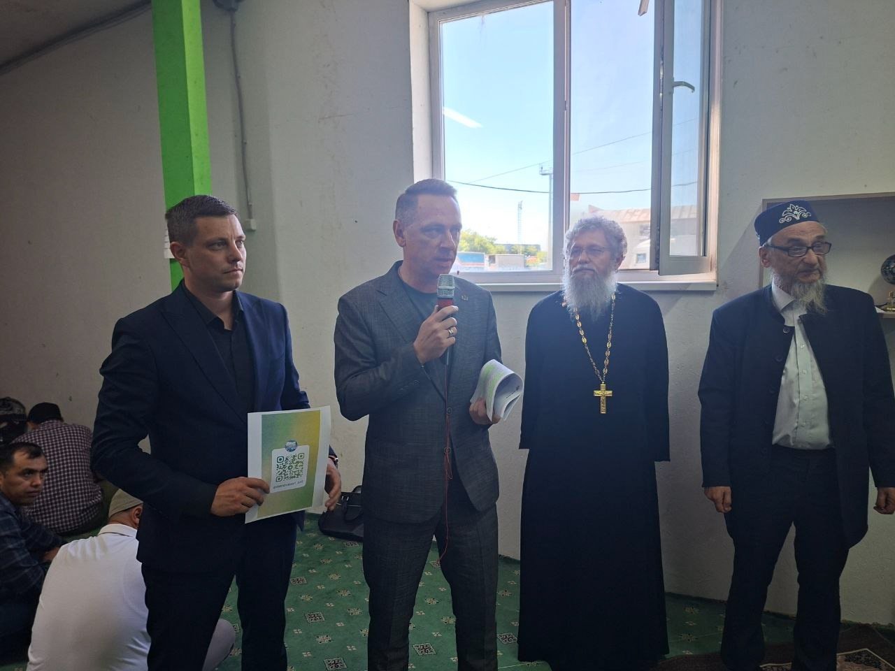 Межконфессиональная встреча в мечети: диалог и адаптация мигрантов