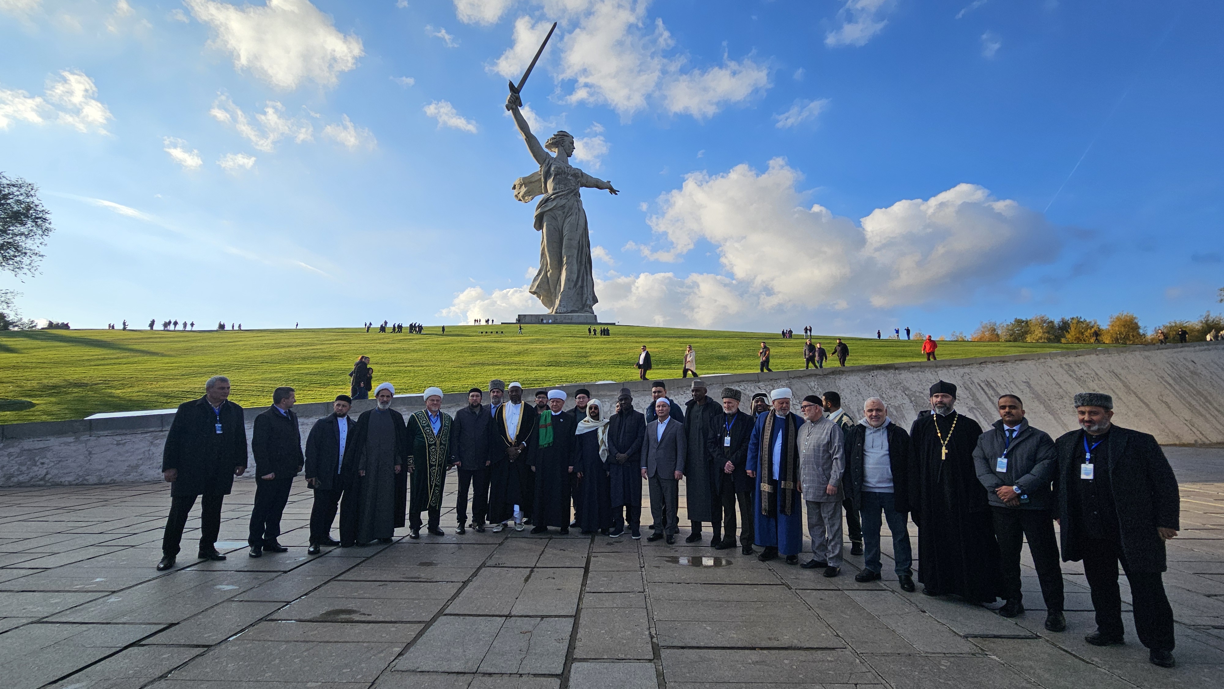 Участники Волгафорум почтили память погибших в годы Великой Отечественной войны