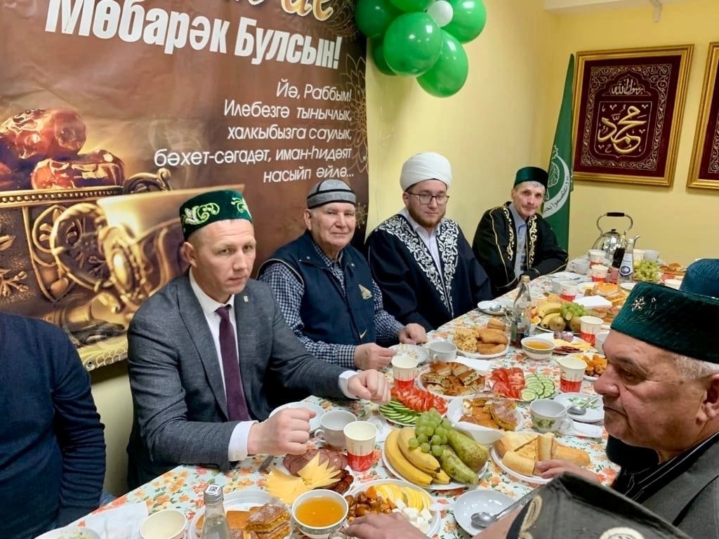 Общегородской ифтар посетило руководство администрации города