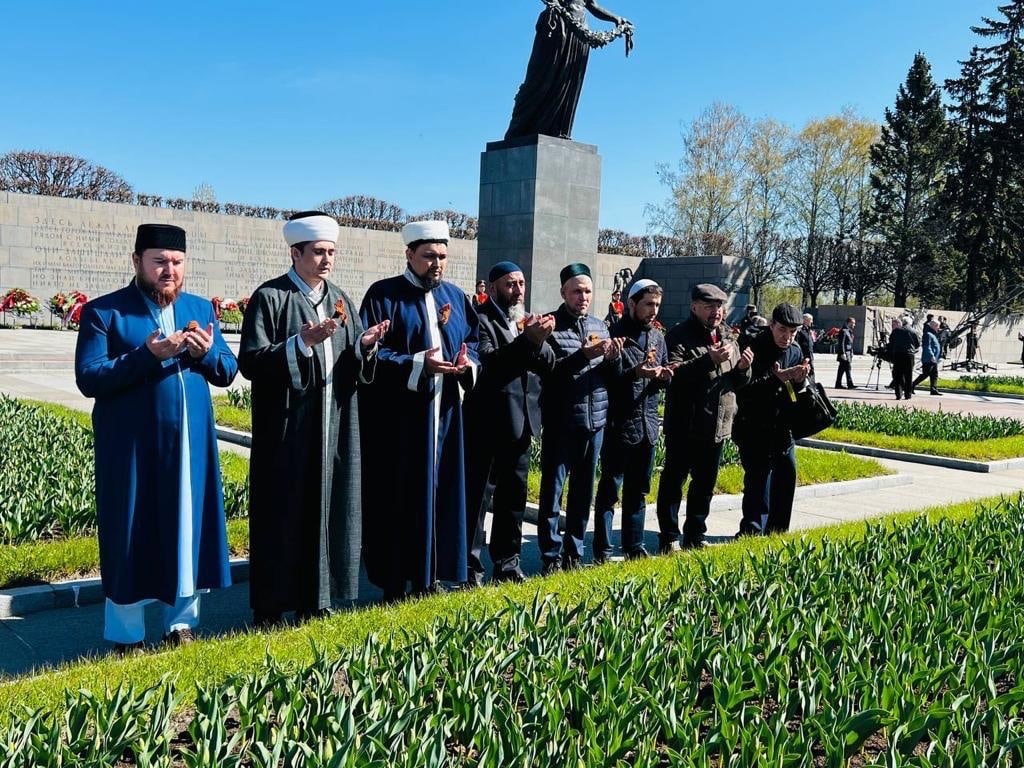 В Санкт-Петербурге прошла церемония на Пискаревском мемориальном кладбище