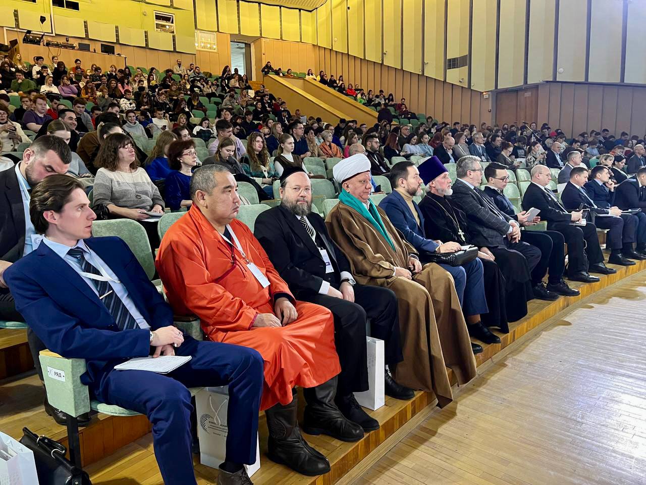Поиск новых эффективных направлений профилактики экстремизма