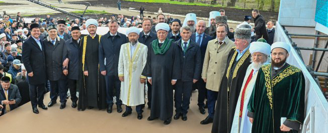 Муфтий Альбир хазрат Крганов принял участие в торжественной закладке памятного камня на месте возведения Соборной мечети в Казани