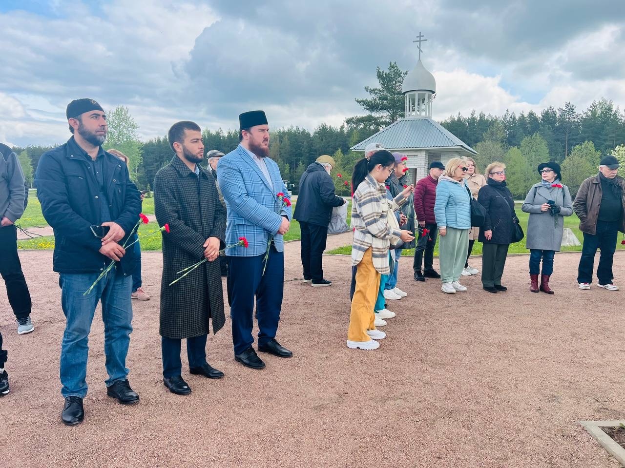 Представители ДУМ Санкт - Петербурга совершили хатм по воинам, павшим в Великой Отечественной войне