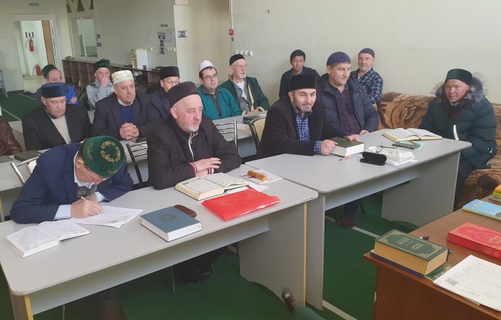 «Того, кто вступил на путь поиска знаний, Аллах наставляет на путь, ведущий в Рай»