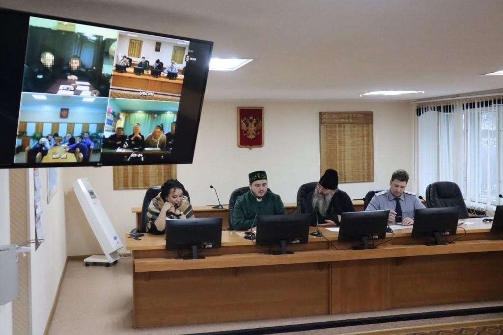 Результаты брейн-ринга среди осужденных оценивали представители традиционных конфессий Мурманска