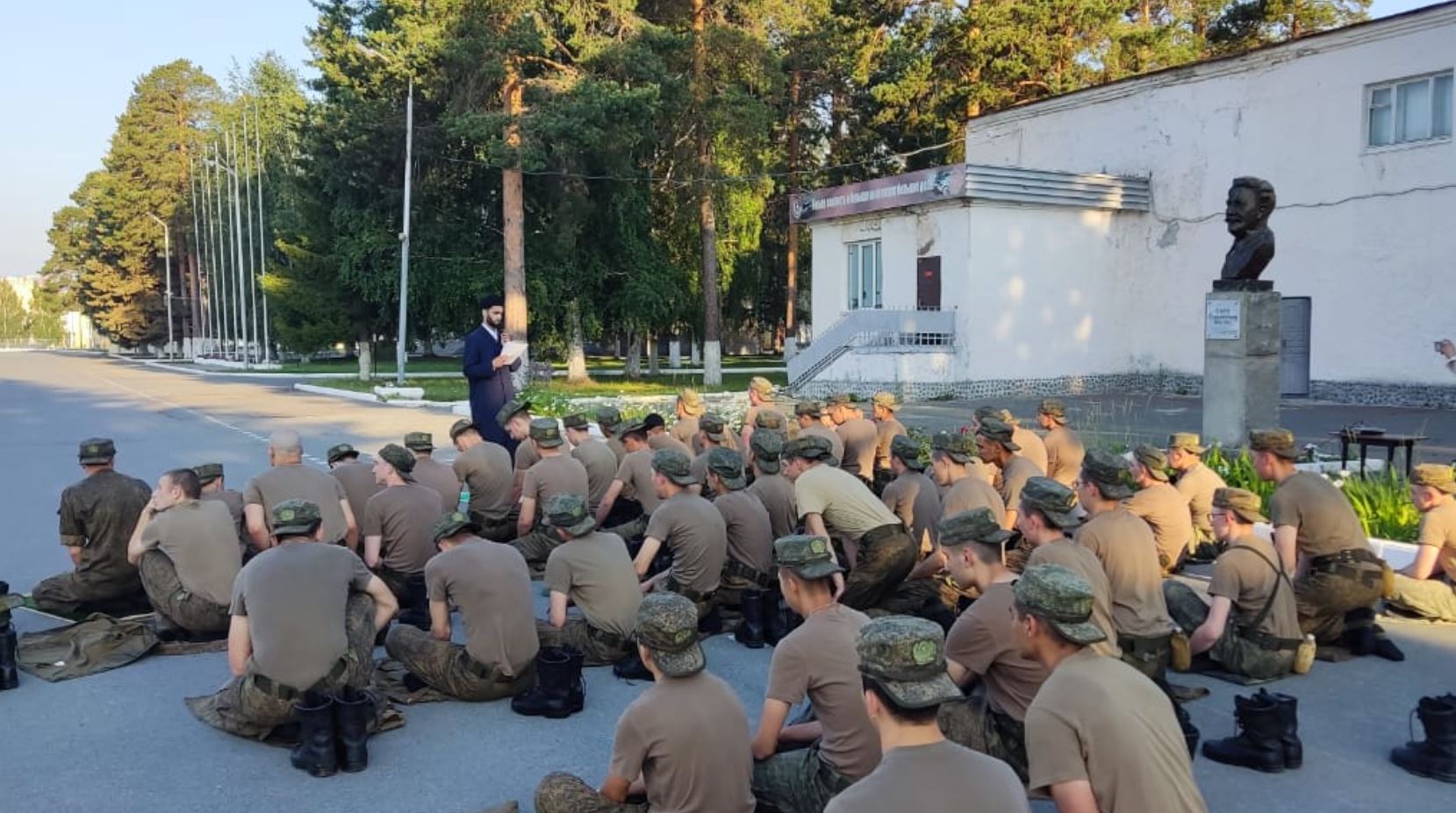 32 городок екатеринбург. ЕКБ 32 военный городок. Ашукино военный городок. С днем армии. Военный городок открытие.