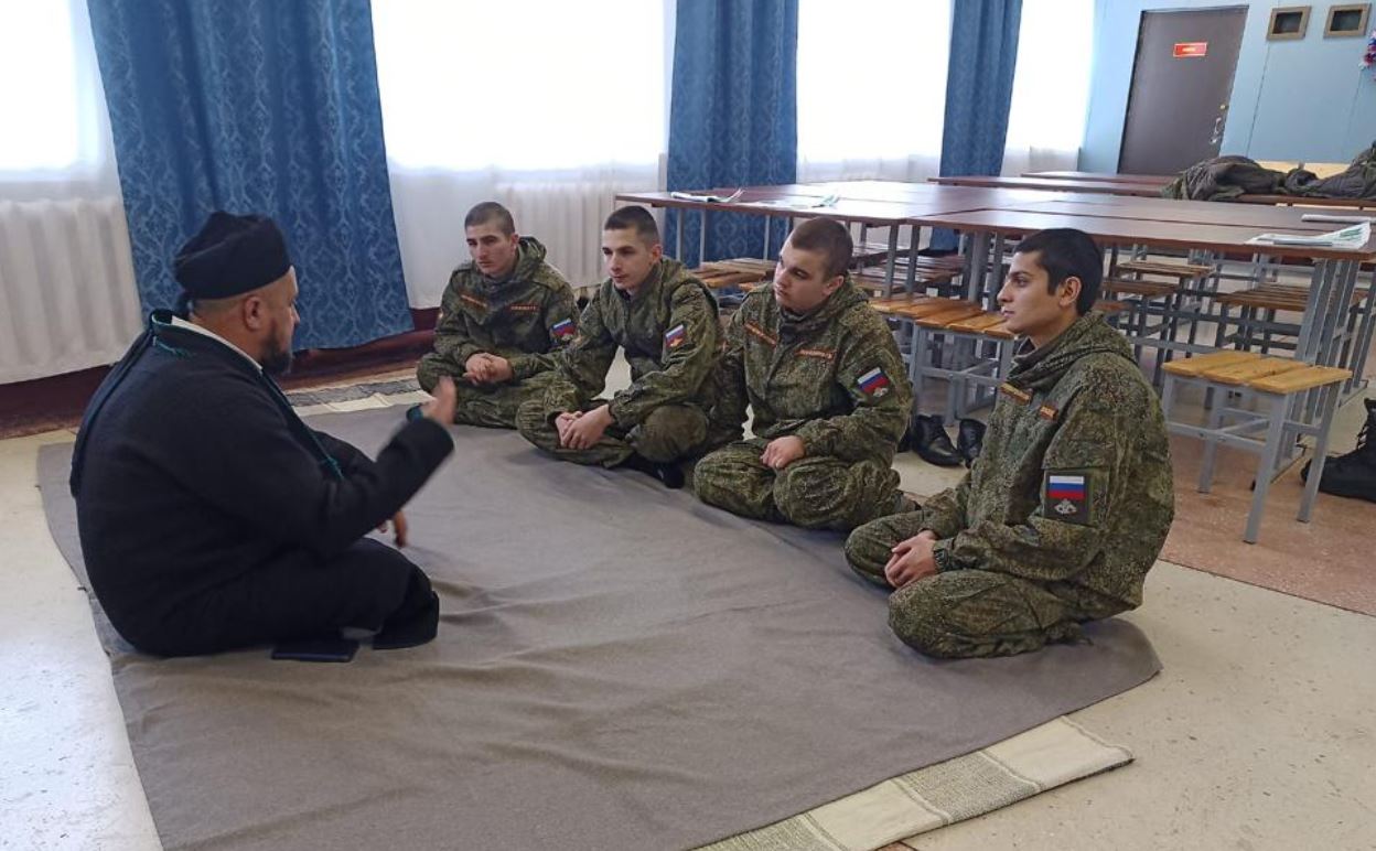 Совместный намаз имама с военнослужащими