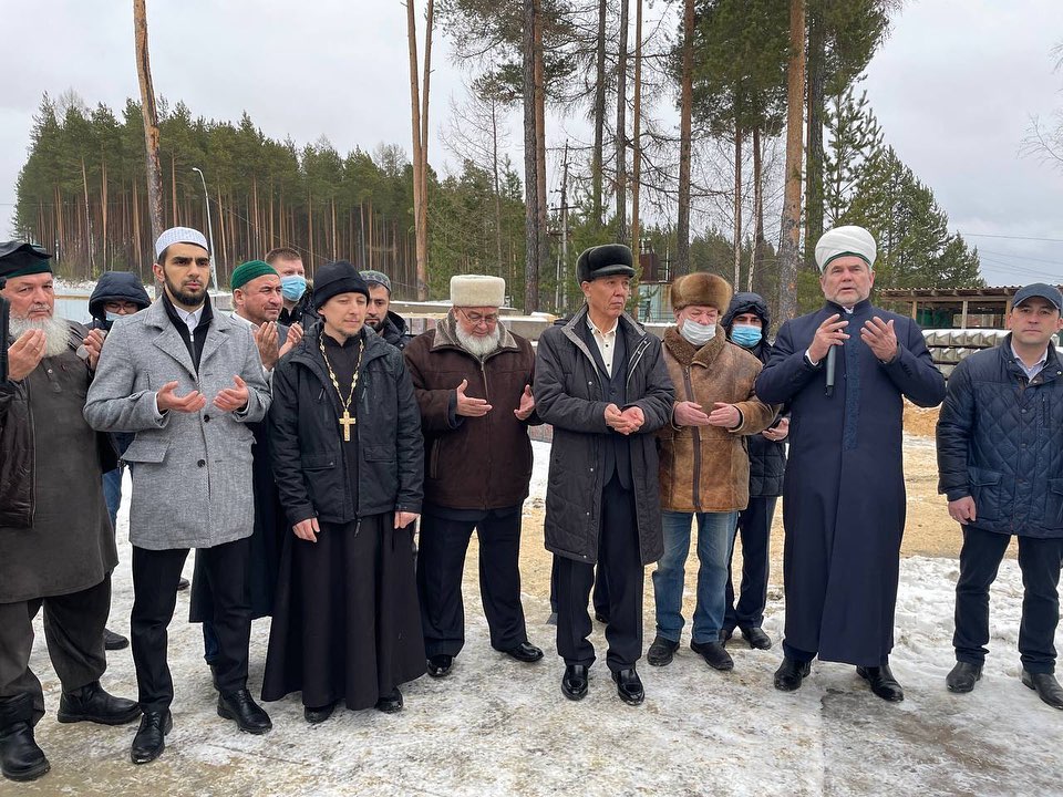 В городе Нягань забили первую сваю для строительства новой мечети