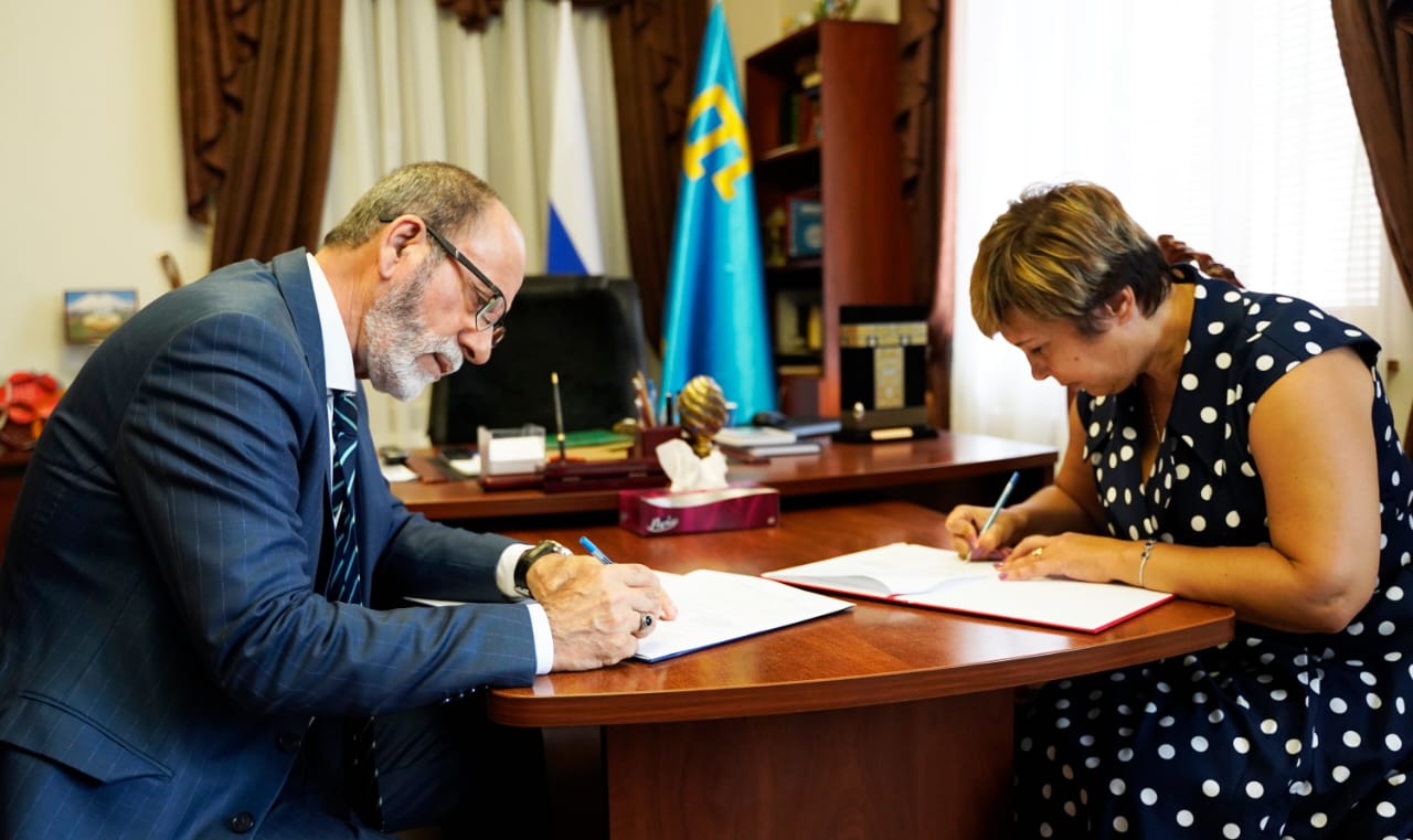 Муфтият Крыма и Дом дружбы народов подписали соглашение о сотрудничестве