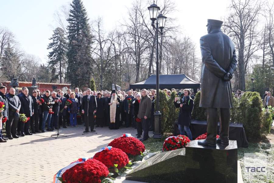 Памятник Жванецкому На Новодевичьем Кладбище Фото