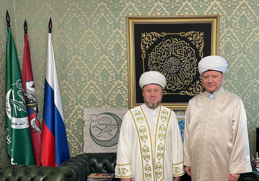 الجمعية الدينية لمسلمي روسيا والإدارة الدينية لمسلمي جمهورية تاتارستان ناقشتا آفاق تعزيز التعاون المشترك 