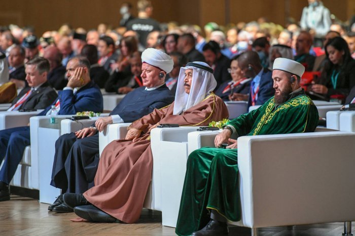 شارك رئيس الجمعية الدينية لمسلمي روسيا في مؤتمر القمة الاقتصادية الدولية الثالثة عشرة 