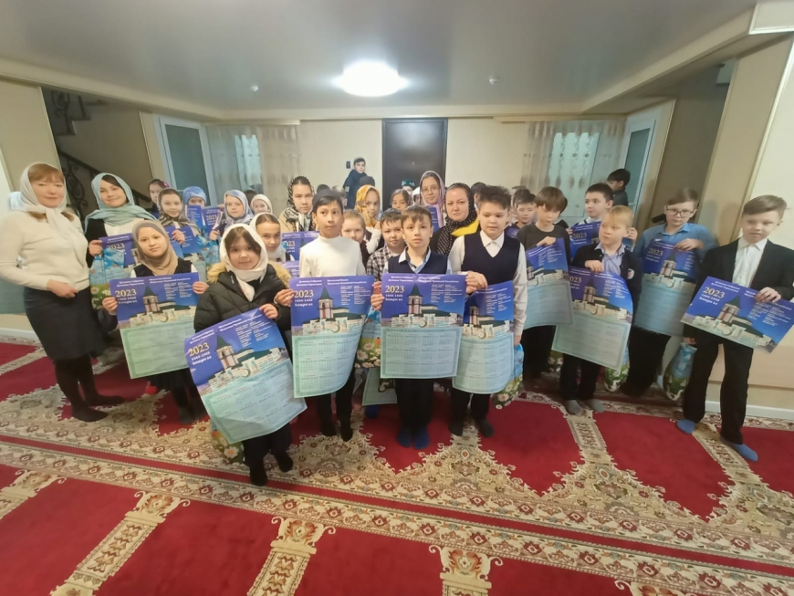 Школьники ознакомились с убранством Соборной мечети города Чебоксары