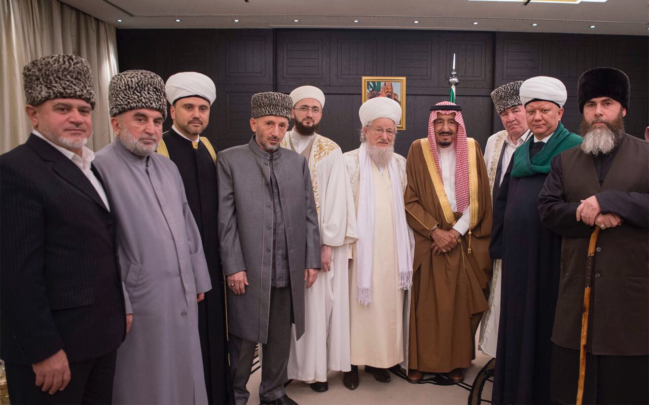 اجتماع قادة المسلمين الروس مع خادم الحرمين الشريفين جلالة الملك سلمان بن عبد العزيز آل سعود