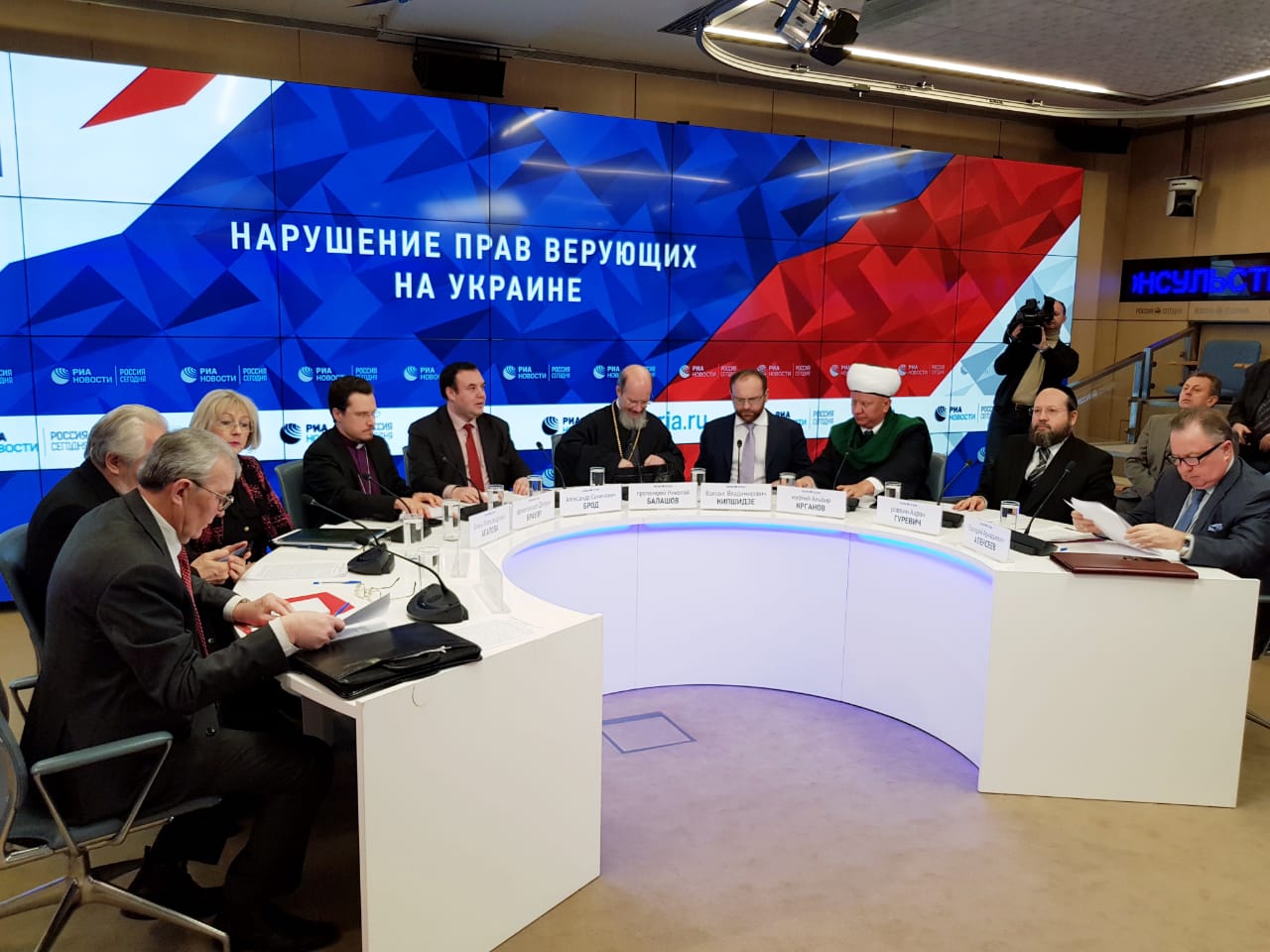 رئيس الجمعية الدينية لمسلمي روسيا شارك في الطاولة المستديرة الاعلامية للرابطة الروسية لحماية الحرية الدينية (RARS) التي عقدت في وكالة الانباء الدولية 