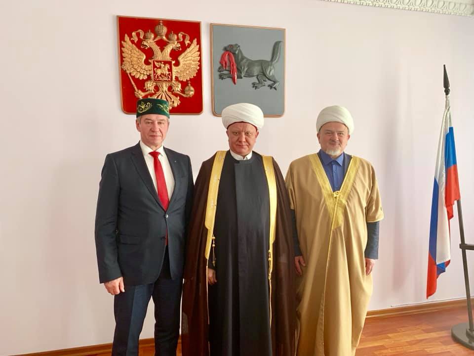 التقى رئيس الجمعية الدينية لمسلمى روسيا  بمحافظ إقليم إركوتسك