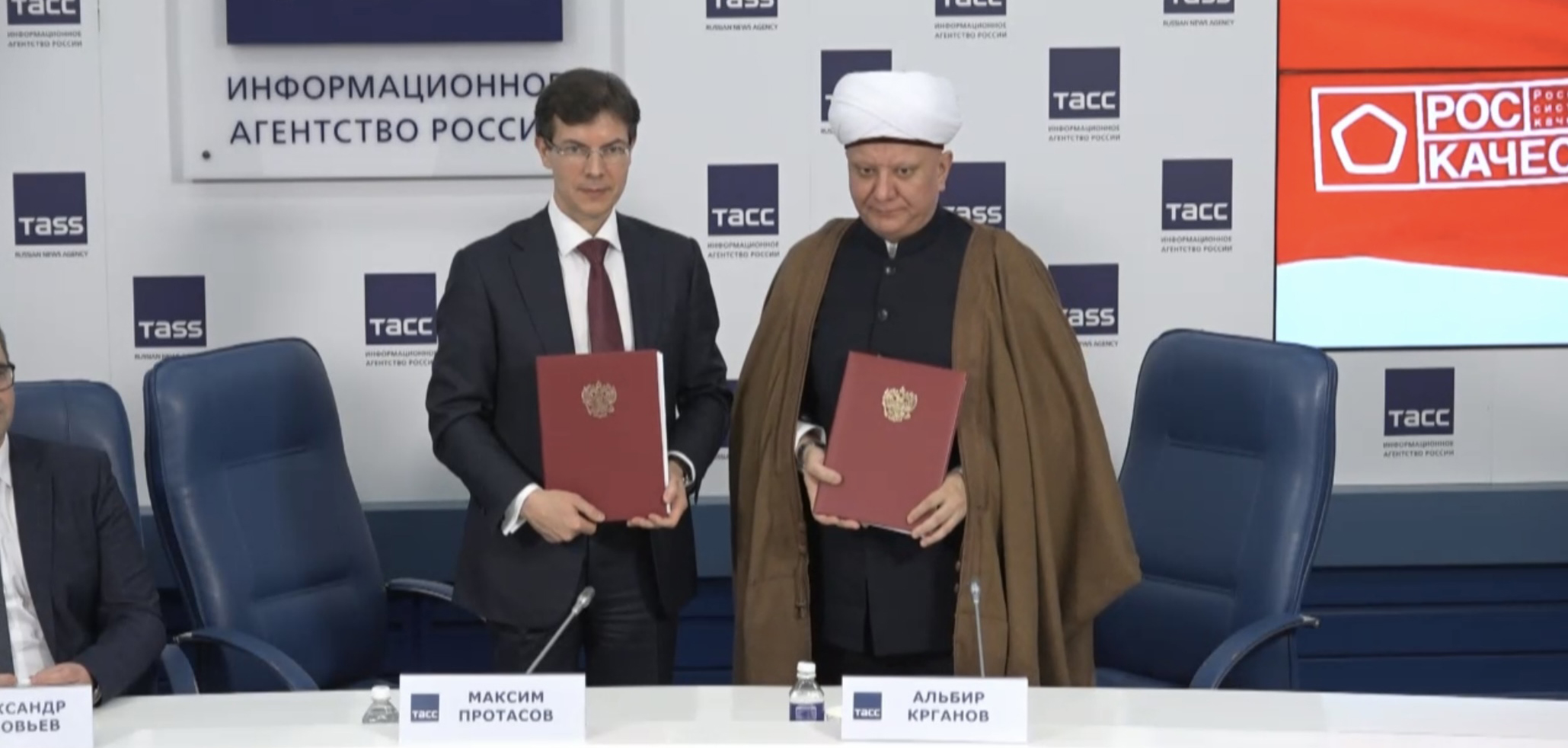 First time in history: Cooperation agreement on halal topic signed between state (Roskachestvo) and muslim organizations (Spiritual assembly of muslims of Russia)